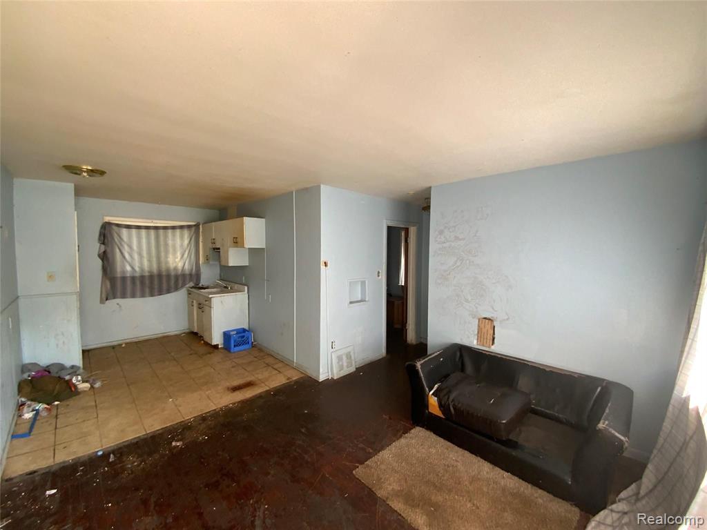 18827 Moross Road Detroit, MI 48224 - Photo 3 of 19