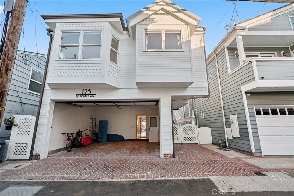 125 Grand Canal Newport Beach, CA 92662 - Photo 34 of 41 a view of a building with a patio