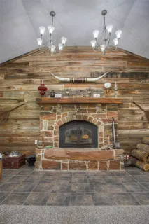 a view of entryway and kitchen