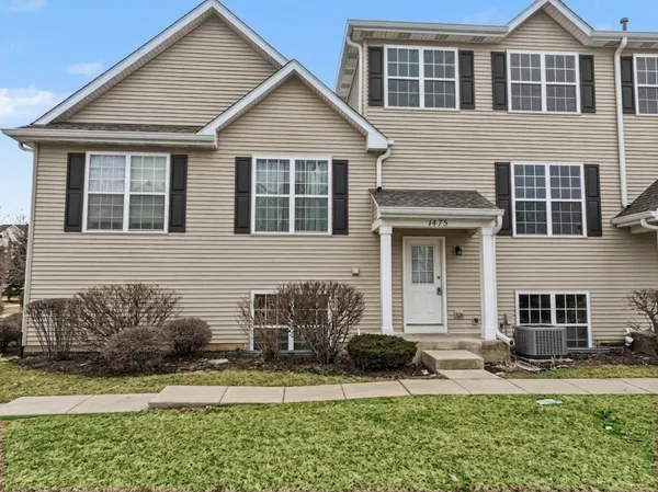 $2,600 | 1475 Sedgewood Court, Unit 1475, Round Lake, IL 60073