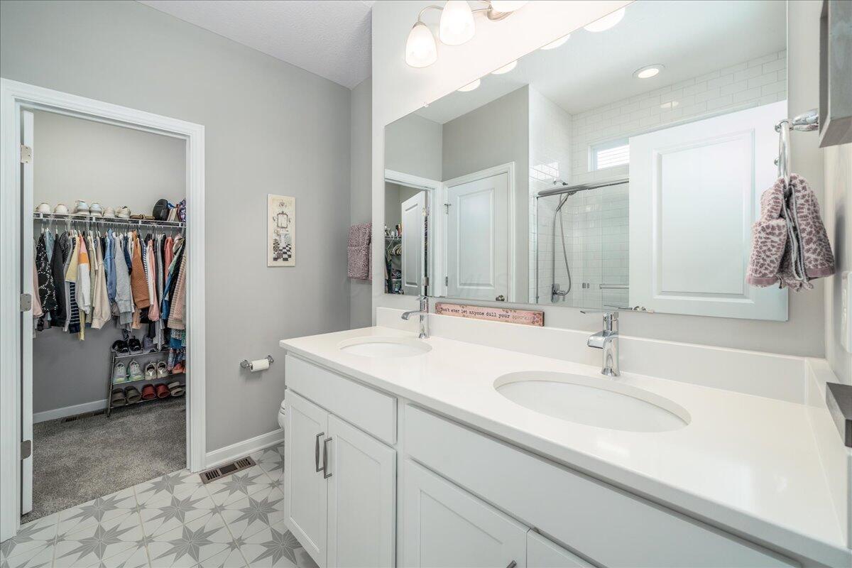 61 Chambers Bay Road Commercial Point, OH 43116 - Photo 20 of 35 Master bathroom with double vanity