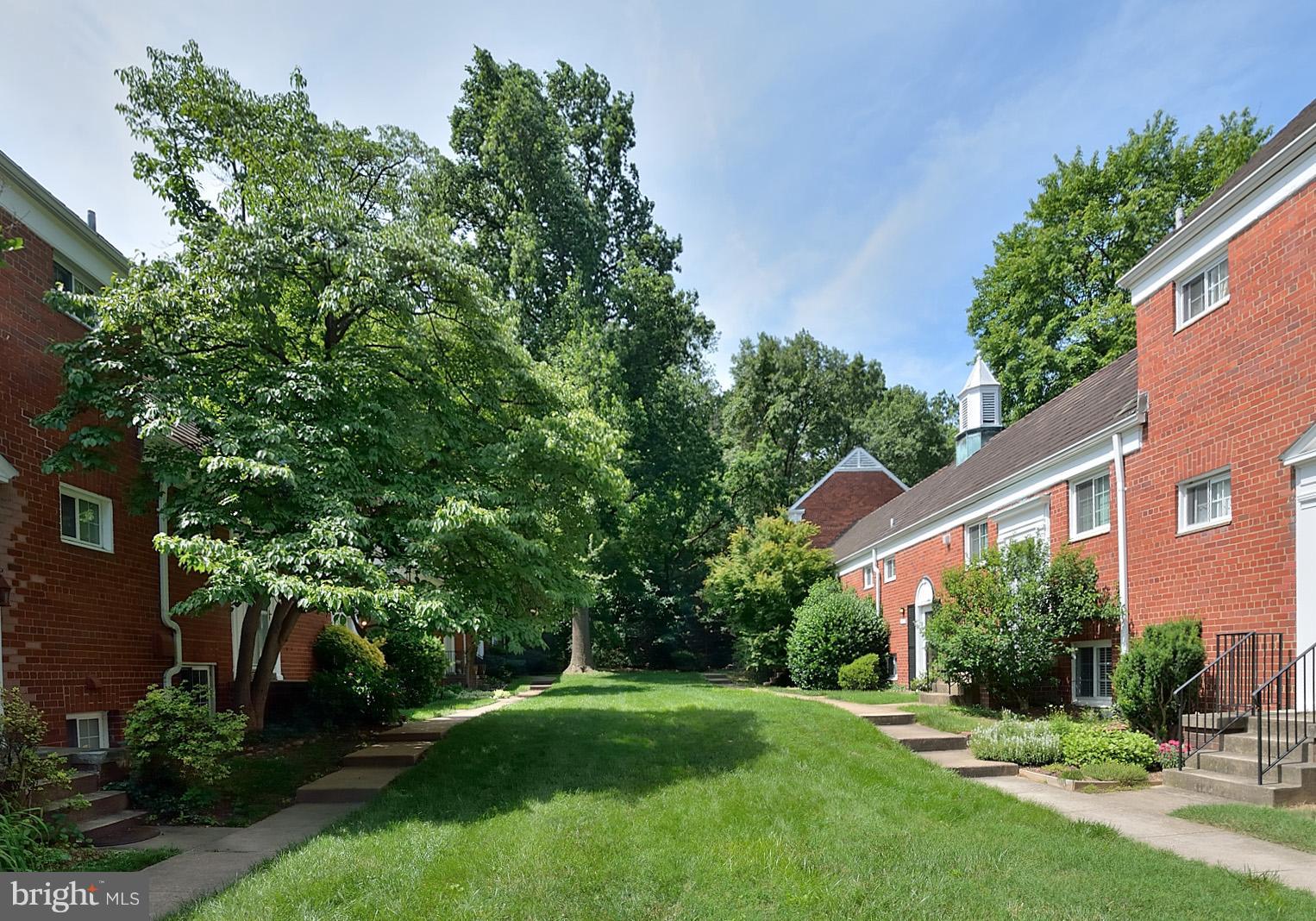 3666 Gunston Road, Unit 9223666 Alexandria, VA 22302 - Photo 2 of 15 Courtyard setting