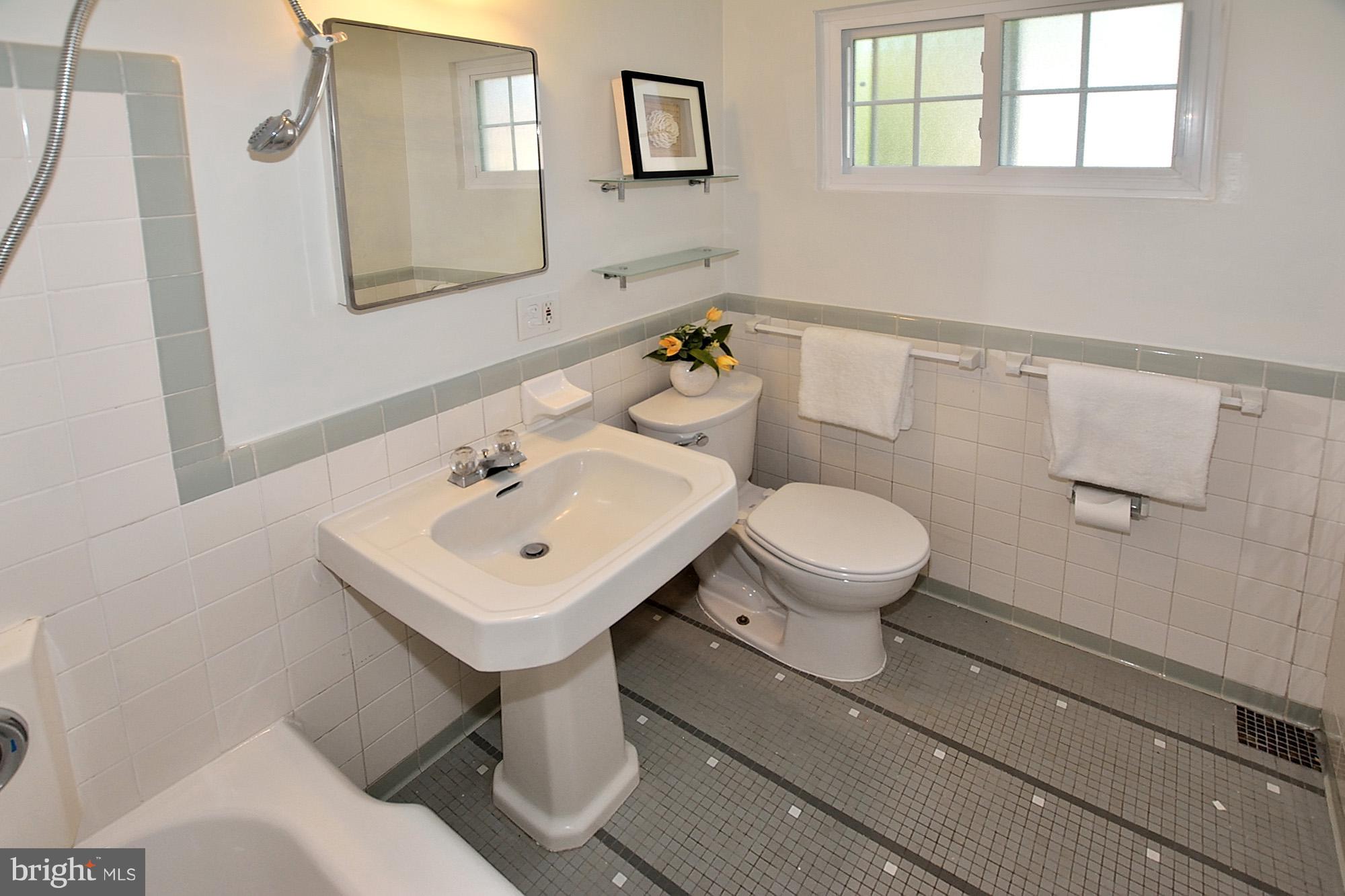 3666 Gunston Road, Unit 9223666 Alexandria, VA 22302 - Photo 13 of 15 Bath