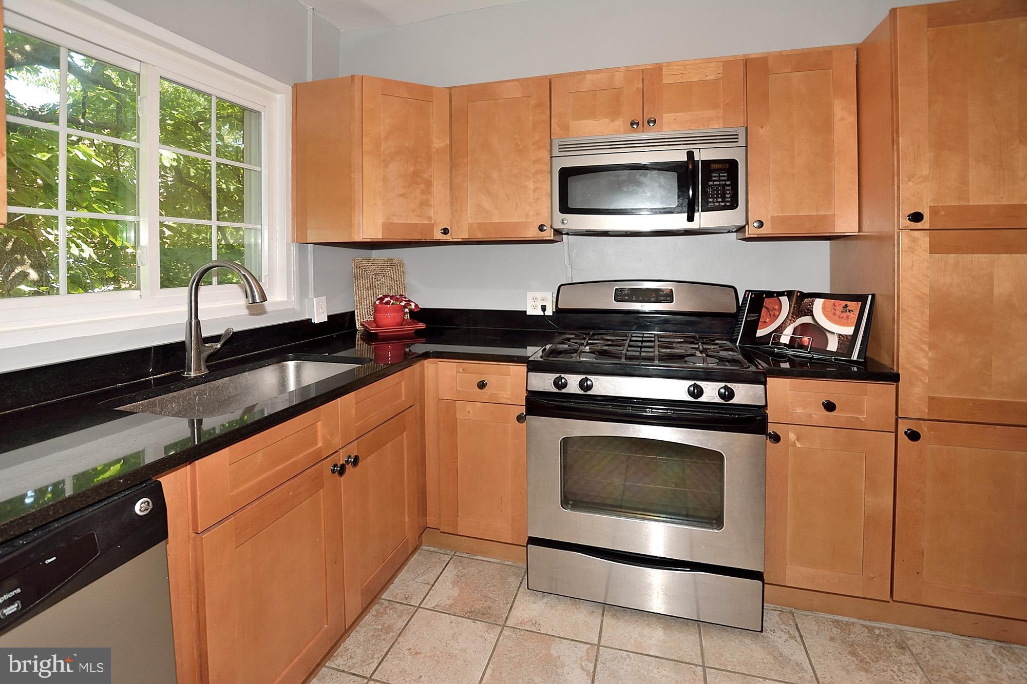 3666 Gunston Road, Unit 9223666 Alexandria, VA 22302 - Photo 7 of 15 Kitchen