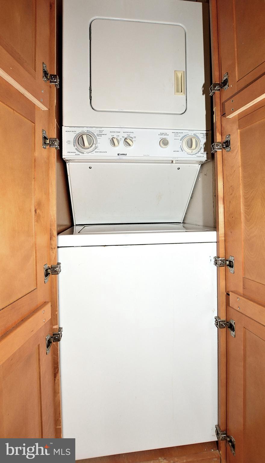 3666 Gunston Road, Unit 9223666 Alexandria, VA 22302 - Photo 9 of 15 Washer and dryer