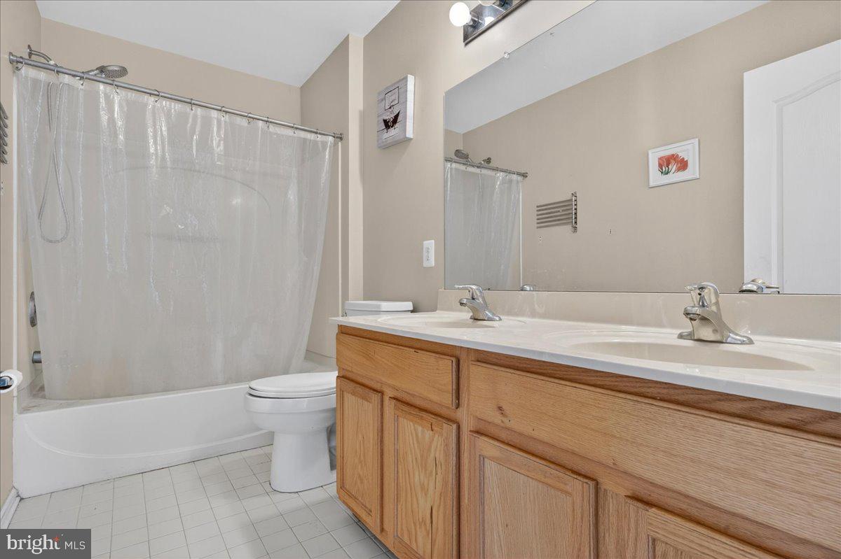 218 Stauffer Road Pottstown, PA 19465 - Photo 33 of 40 Full hall bath