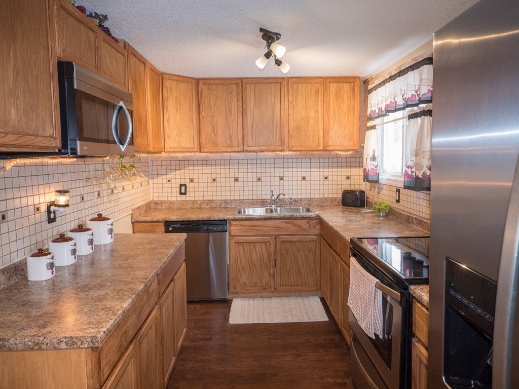 17 Shirley Road Springfield, MA 01109 - Photo 3 of 21