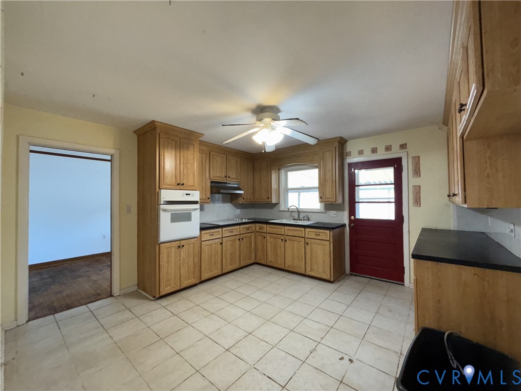 319 Shoreline Drive Hampton, VA 23669 - Photo 3 of 10