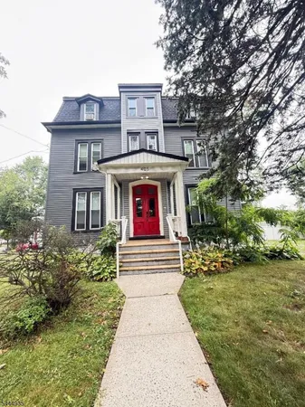 $1,800 | 405 East 3rd Avenue, Roselle, NJ 07203