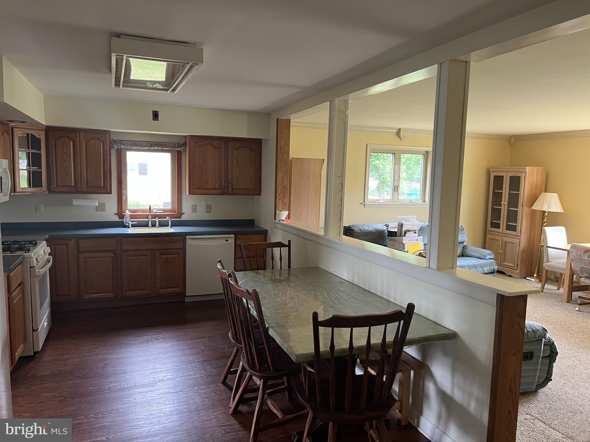 907 Rutledge Avenue Horsham, PA 19044 - Photo 7 of 10 Eat-in Kitchen