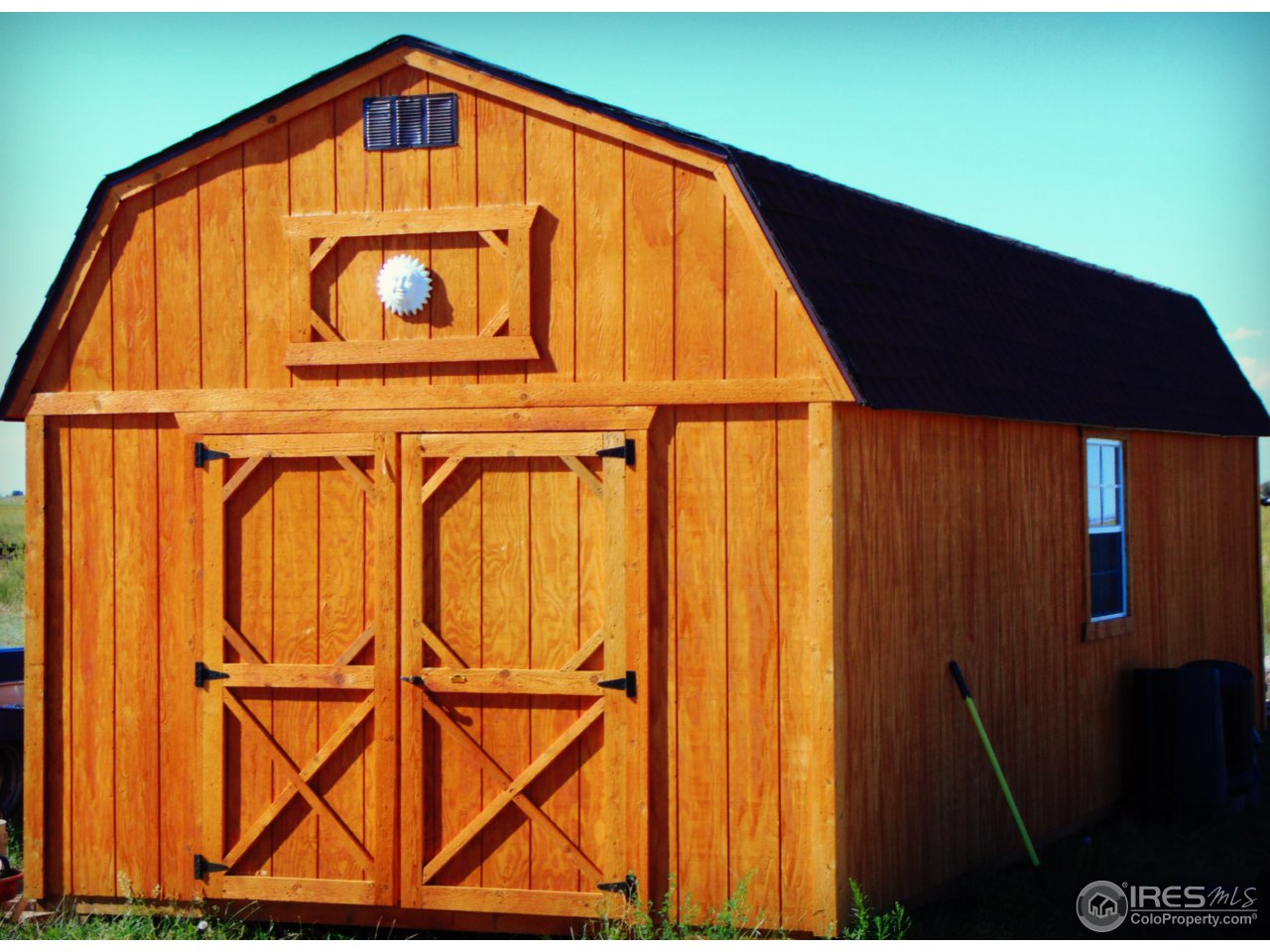 Oversize shed w/loft