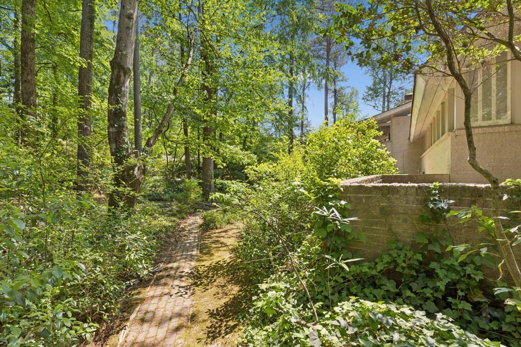 2001 Castleway Lane Northeast Atlanta, GA 30345 - Photo 34 of 43