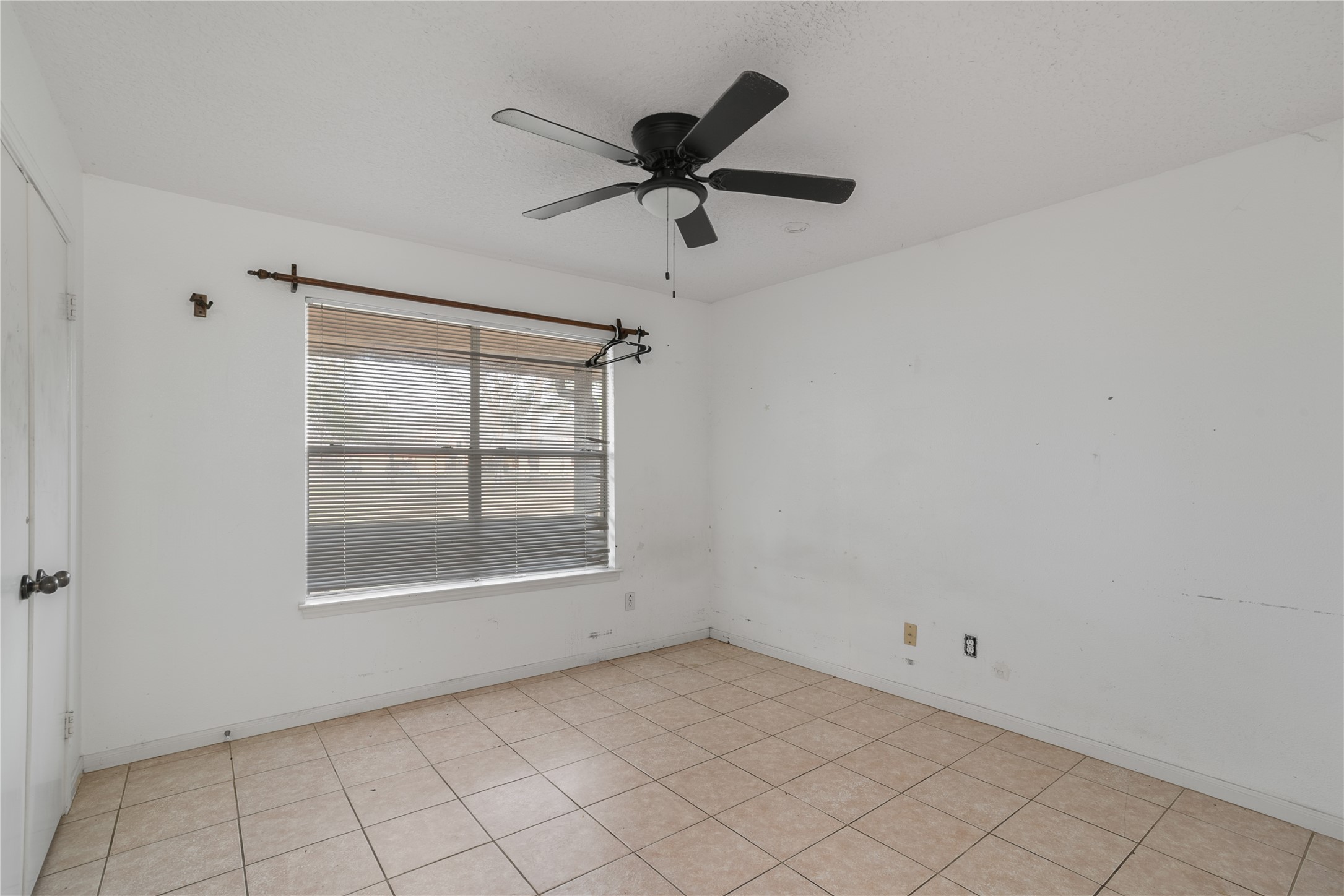 18914 Hamish Road Tomball, TX 77377 - Photo 27 of 39 a view of empty room with window