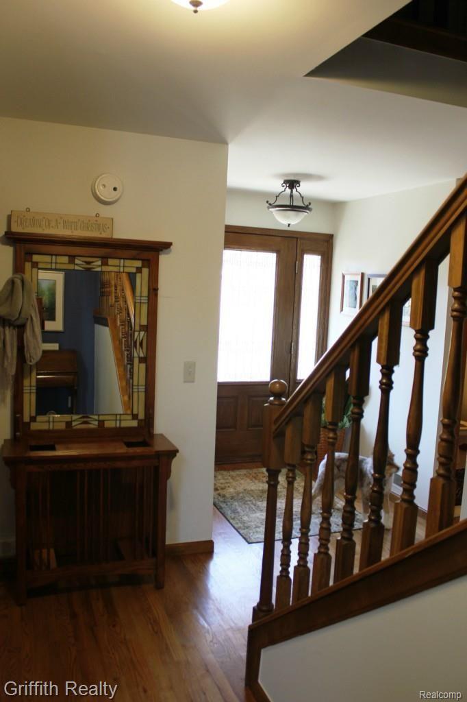 7809 Lee Road Brighton, MI 48116 - Photo 17 of 27 Foyer.jpg