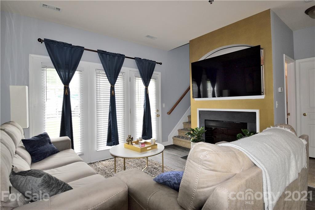 2762 Avalon Loop Road Charlotte, NC 28269 - Photo 11 of 20 Gallery Image 11