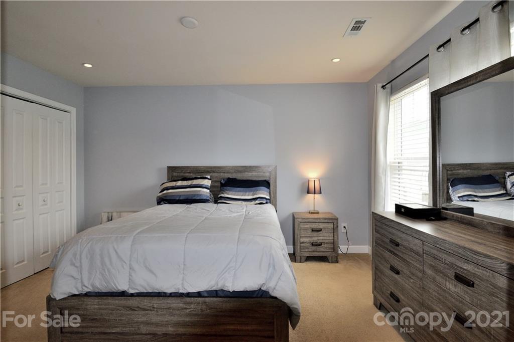2762 Avalon Loop Road Charlotte, NC 28269 - Photo 15 of 20 Gallery Image 15