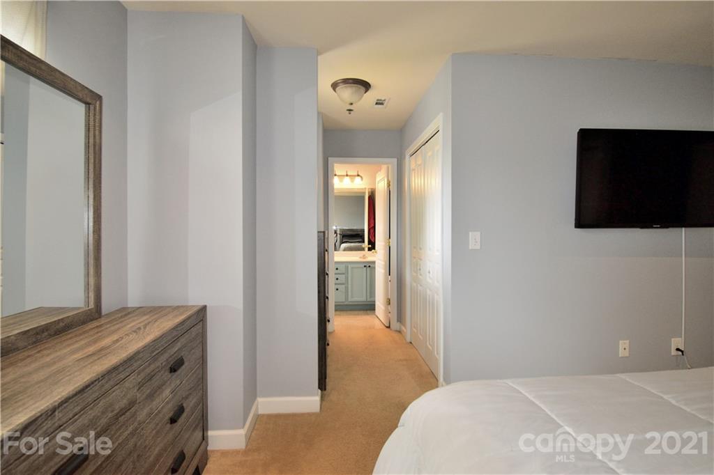 2762 Avalon Loop Road Charlotte, NC 28269 - Photo 16 of 20 Gallery Image 16
