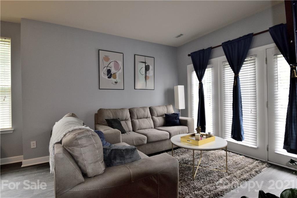 2762 Avalon Loop Road Charlotte, NC 28269 - Photo 10 of 20 Gallery Image 10