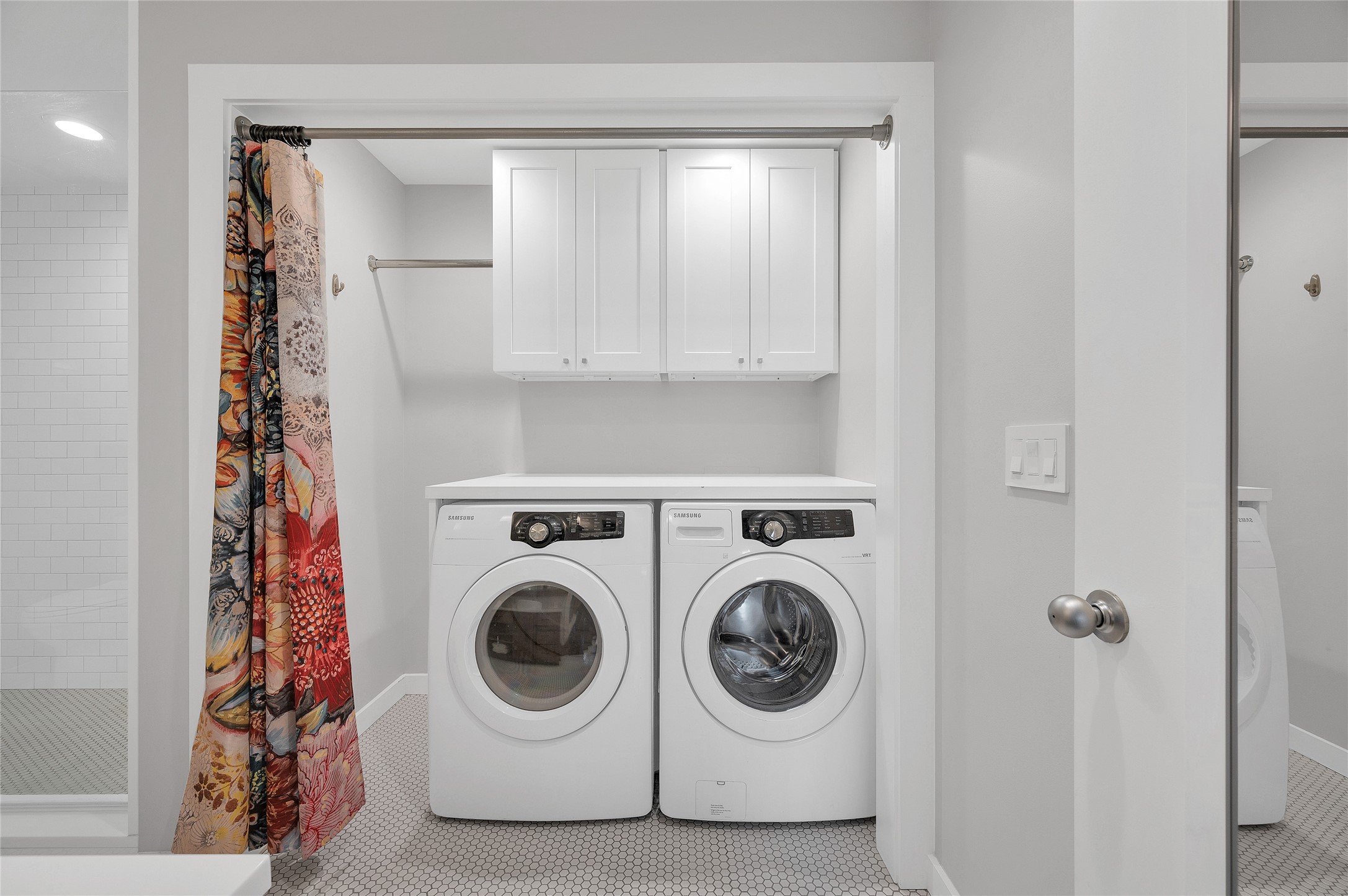 204 Travis Street, Unit 4A Houston, TX 77002 - Photo 18 of 34 a utility room with dryer and washer