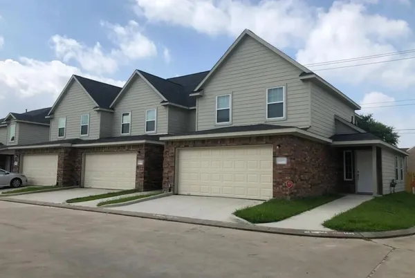 $1,750 | 9743 Fatima Lake Drive, Houston, TX 77099