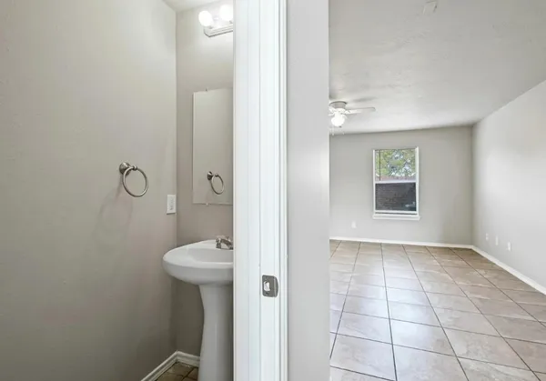 $1,750 | 9743 Fatima Lake Drive, Houston, TX 77099