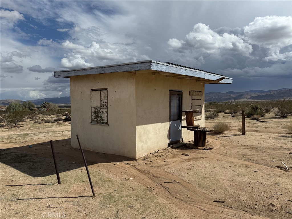62823 Appian Way Joshua Tree, CA 92252 - Photo 12 of 25 a view of a house with a patio