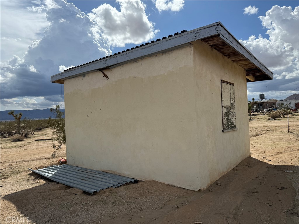 62823 Appian Way Joshua Tree, CA 92252 - Photo 17 of 25 a view of outdoor space and yard