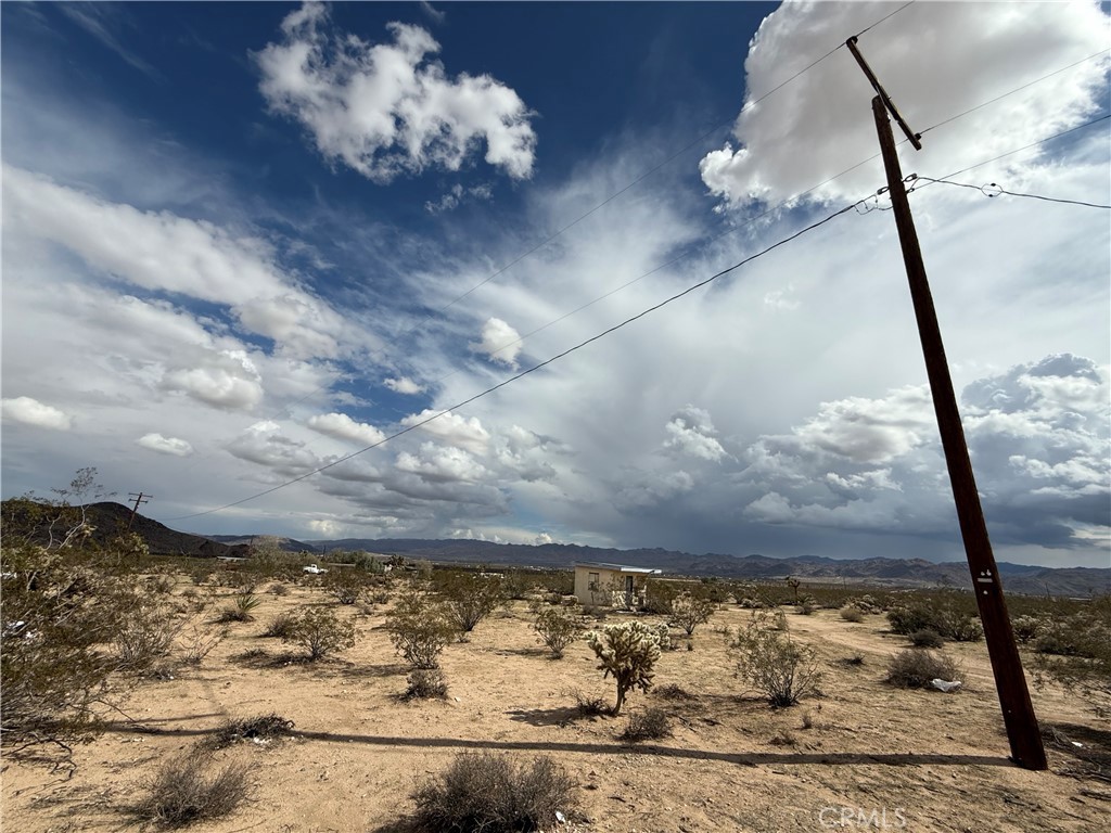 62823 Appian Way Joshua Tree, CA 92252 - Photo 18 of 25 a view of water heater