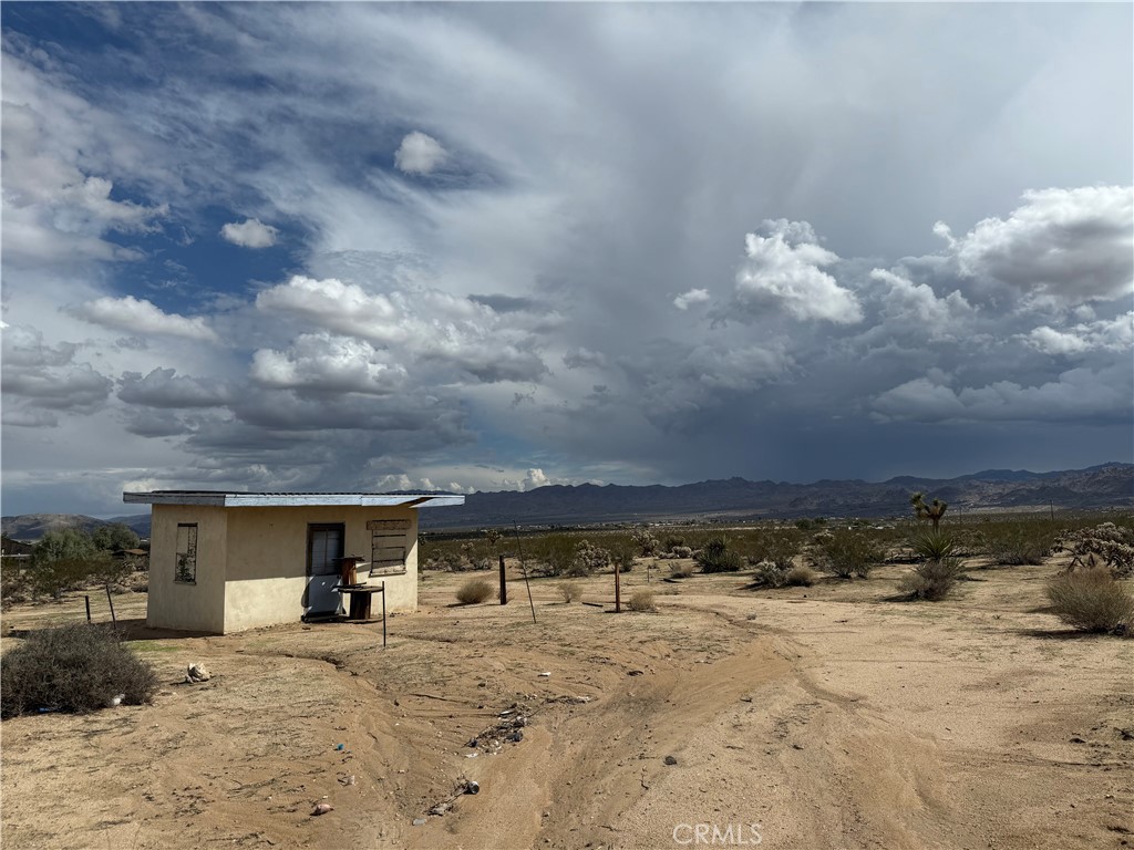 62823 Appian Way Joshua Tree, CA 92252 - Photo 22 of 25 a view of a house with snow on roof