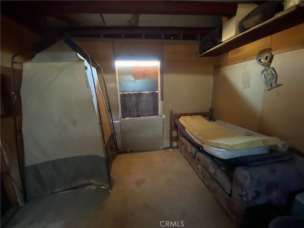 62823 Appian Way Joshua Tree, CA 92252 - Photo 4 of 25 a bathroom with a sink and mirror