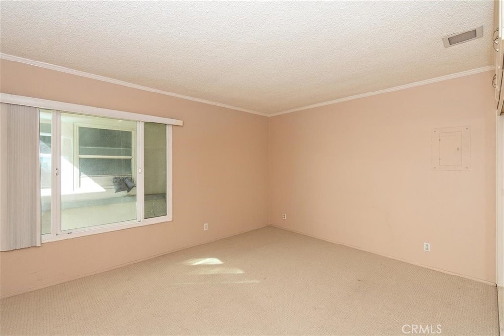 21 7th Place, Unit 409 Long Beach, CA 90802 - Photo 12 of 16 an empty room with a window
