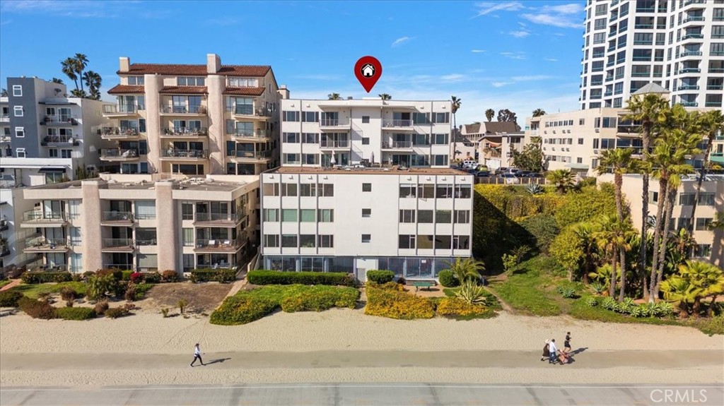 21 7th Place, Unit 409 Long Beach, CA 90802 - Photo 2 of 16 a view of building with yard