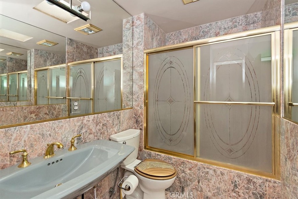 21 7th Place, Unit 409 Long Beach, CA 90802 - Photo 10 of 16 a bathroom with a sink toilet and shower