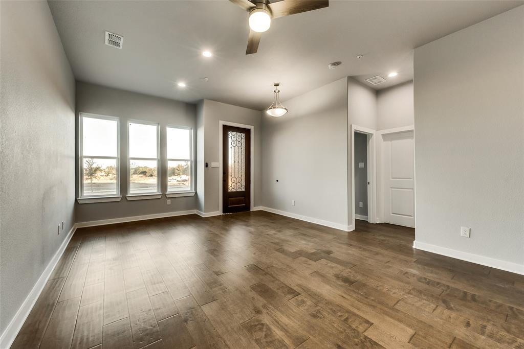 5827 Rivendell Drive Frisco, TX 75035 - Photo 5 of 31