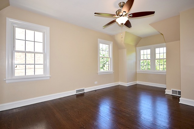 625 Selborne Road Riverside, IL 60546 - Photo 2 of 24