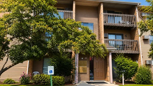 $1,550 | 633 South Virginia Road, Unit 116, Crystal Lake, IL 60014