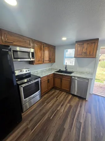 $1,250 | 7202 Base Street, Unit B, Azle, TX 76020
