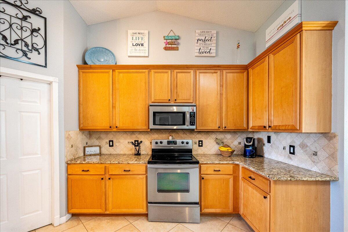 414 Southeast Cork Road Port St. Lucie, FL 34984 - Photo 11 of 38 41-DSC7619