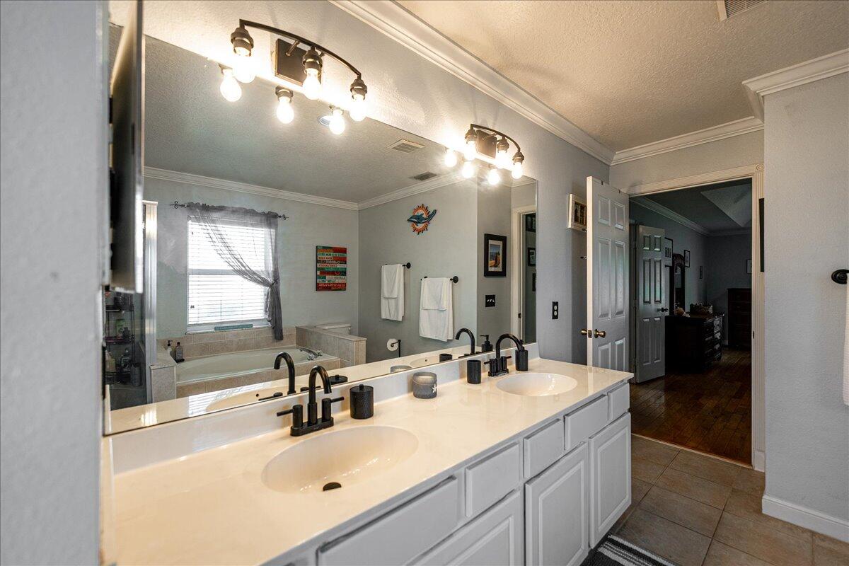 414 Southeast Cork Road Port St. Lucie, FL 34984 - Photo 19 of 38 18-DSC7556