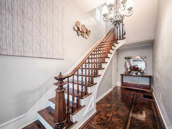 $284,900 | 630 East Water Street, Mount Vernon, IN 47620