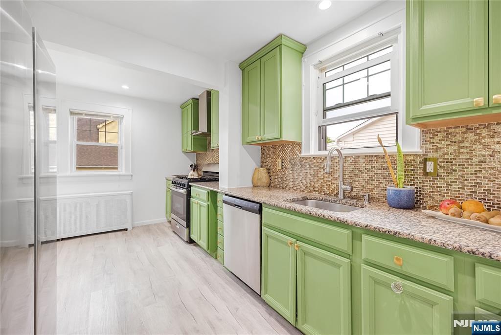 384 Woods Road Teaneck, NJ 07666 - Photo 4 of 17