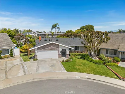front view of house with a yard