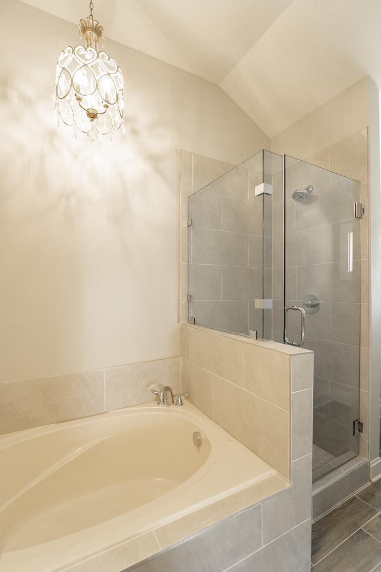 2520 New Hope Road Hendersonville, TN 37075 - Photo 10 of 20 Seperate soaking tub and shower in the master