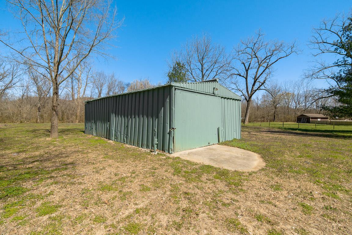 2520 New Hope Road Hendersonville, TN 37075 - Photo 16 of 20 HUGE workshop/garage..984 sq ft!