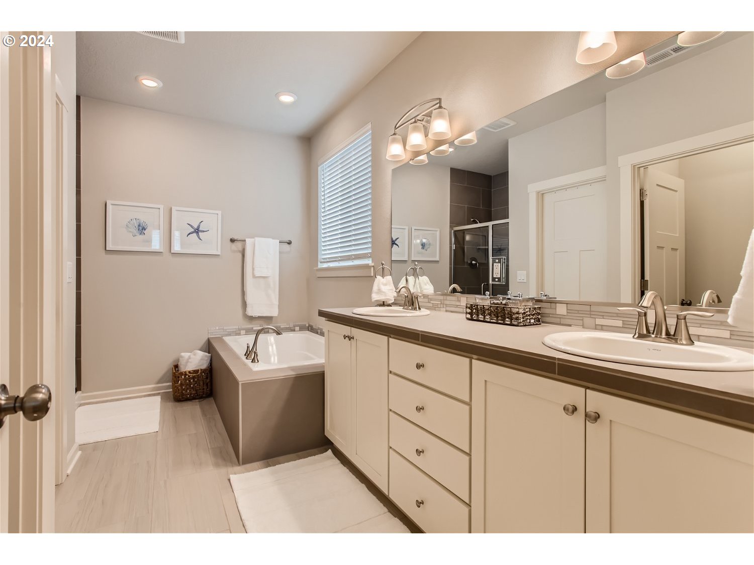 3633 South 42nd Place Ridgefield, WA 98642 - Photo 16 of 24 a bathroom with a double vanity sink a mirror and a bathtub