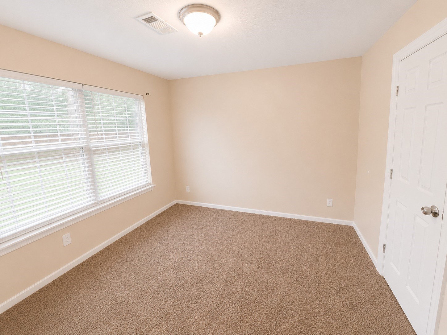 12926 Abalone Way Houston, TX 77044 - Photo 15 of 15 an empty room with a window