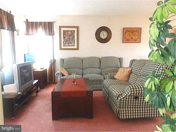 22 Blue Grass Road Clementon, NJ 08021 - Photo 8 of 25