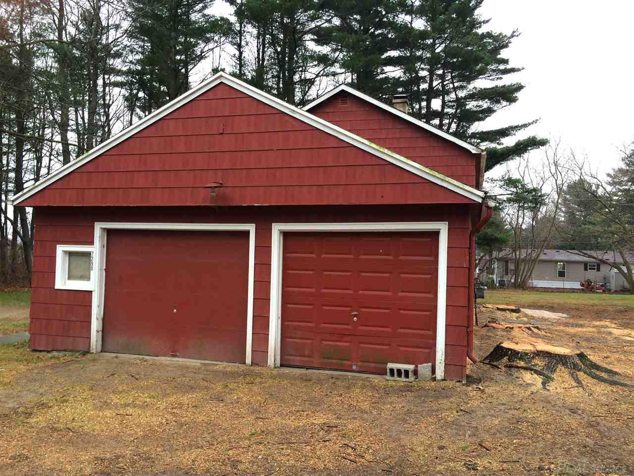 2531 South Lakeshore Road Applegate, MI 48401 - Photo 9 of 44 50060811-8.JPG