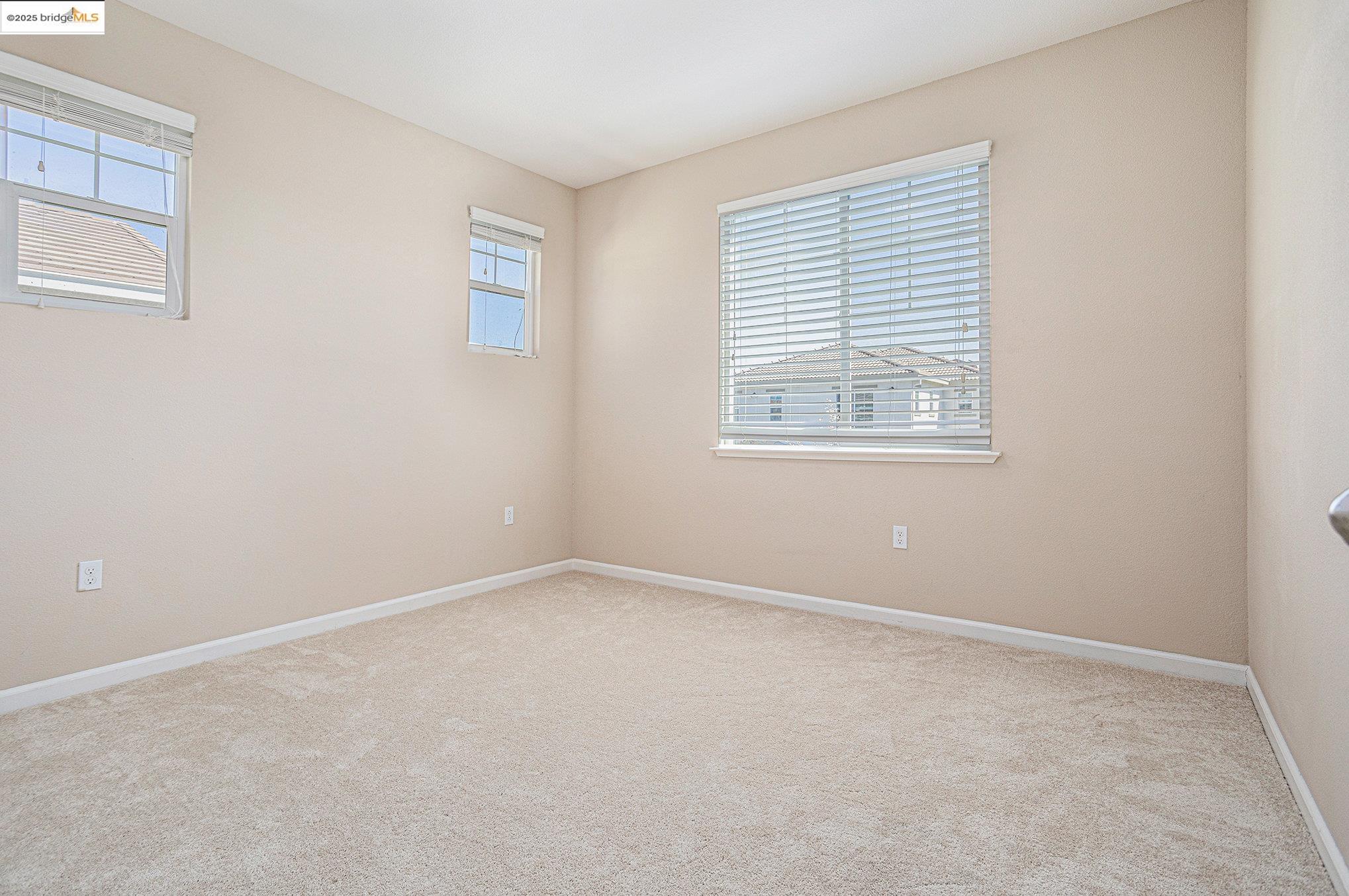 175 Halsey Way Pittsburg, CA 94565 - Photo 26 of 33 an empty room with a window