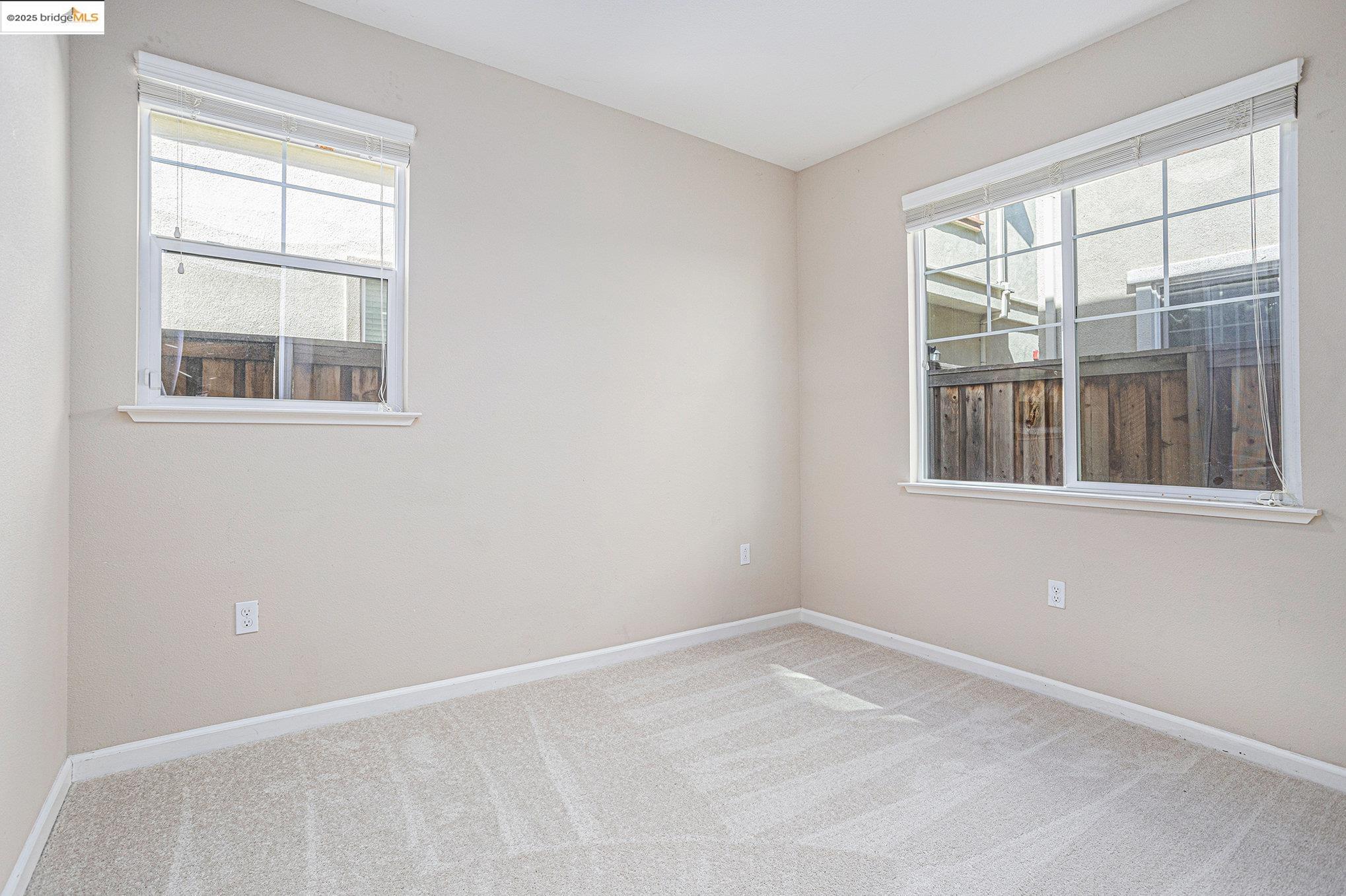 175 Halsey Way Pittsburg, CA 94565 - Photo 28 of 33 an empty room with a window